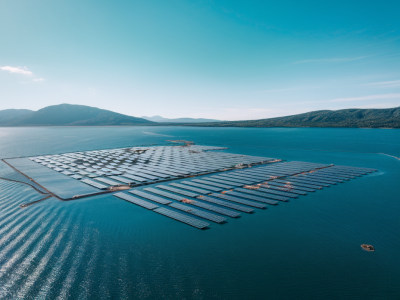 Pourquoi les fermes solaires flottantes gagnent en popularité